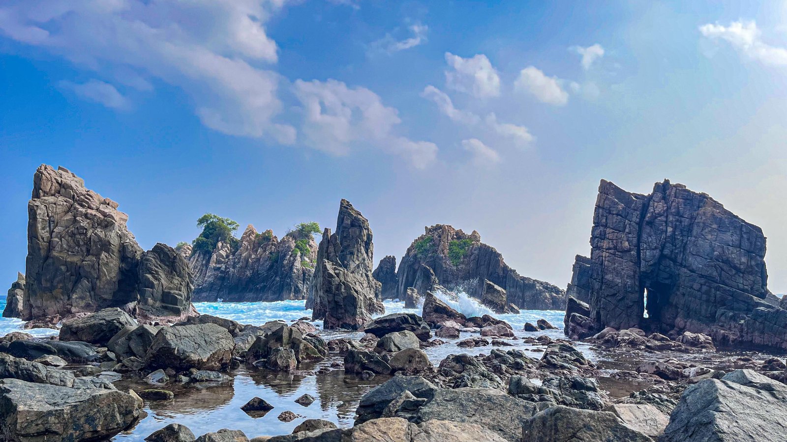 Pantai Gigi Hiu